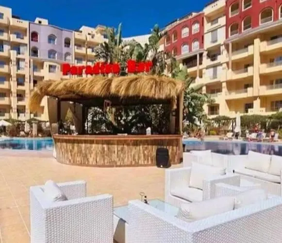 Apartman Sunny With 3 Swimming Pools Florenza